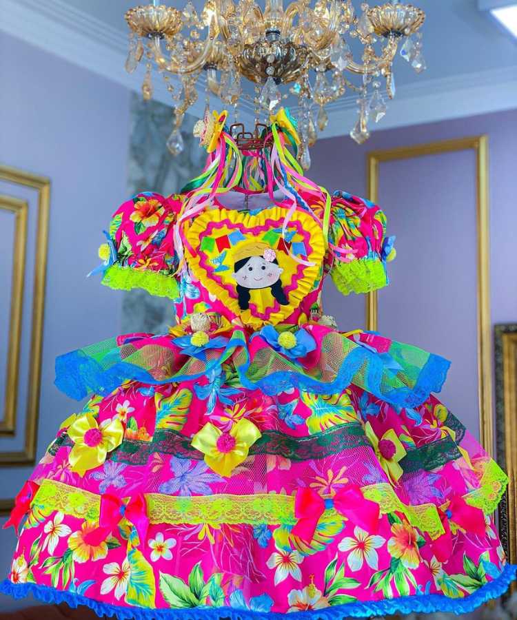 Vestido de luxo para criança festa junina: estampa de flor, babados, renda cor pink, azul, verde neon, amarelo
