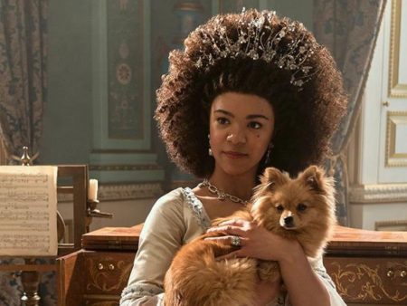 India Amarteifio como a jovem Rainha Charlotte em 'Queen Charlotte: A Bridgerton Story'
