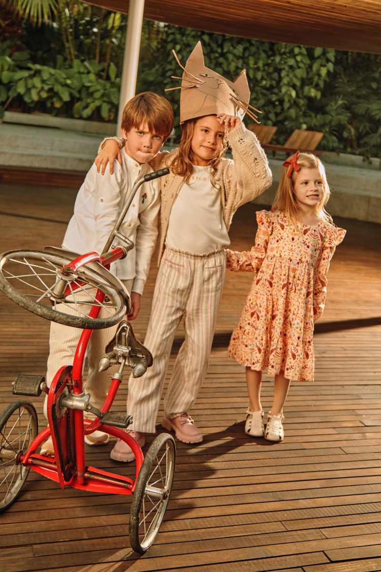 3 crianças ao ar livre com peças Edamami da parceria Gallerist para Riachuelo