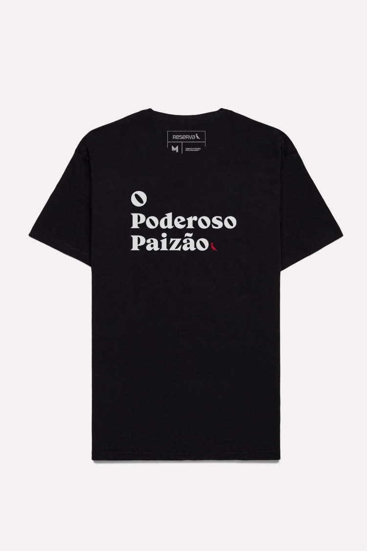 Camiseta preta escrito "o poderoso paizão"