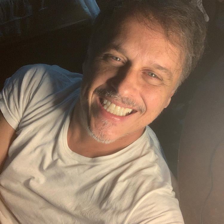 Ator Guilherme Fontes hoje, em selfie, aos 56 anos