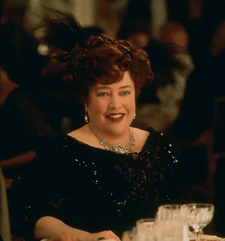 Atriz Kathy Bates no filme Titanic