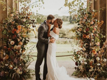 Mini wedding: como fazer um casamento pequeno + 30 fotos de inspiração para vestidos de noiva e decoração
