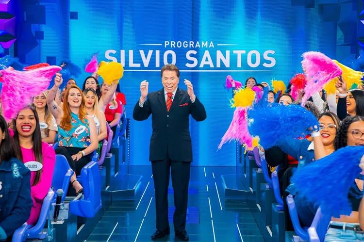 Silvio Santos apresentado seu programa no SBT