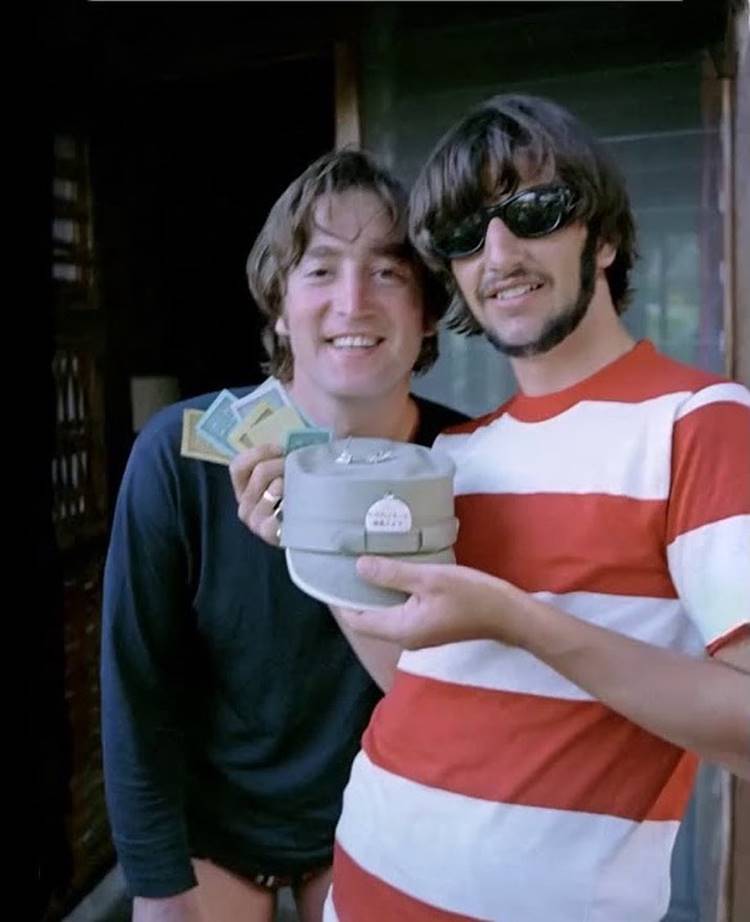 Ringo Starr e John Lennon em foto antiga