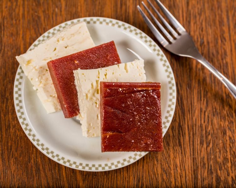 Prato com queijo e goiabada, romeu e julieta - doces de festa junina