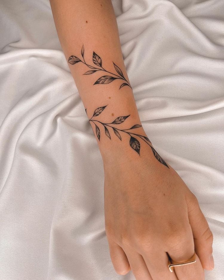 tatuagem que imita bracelete