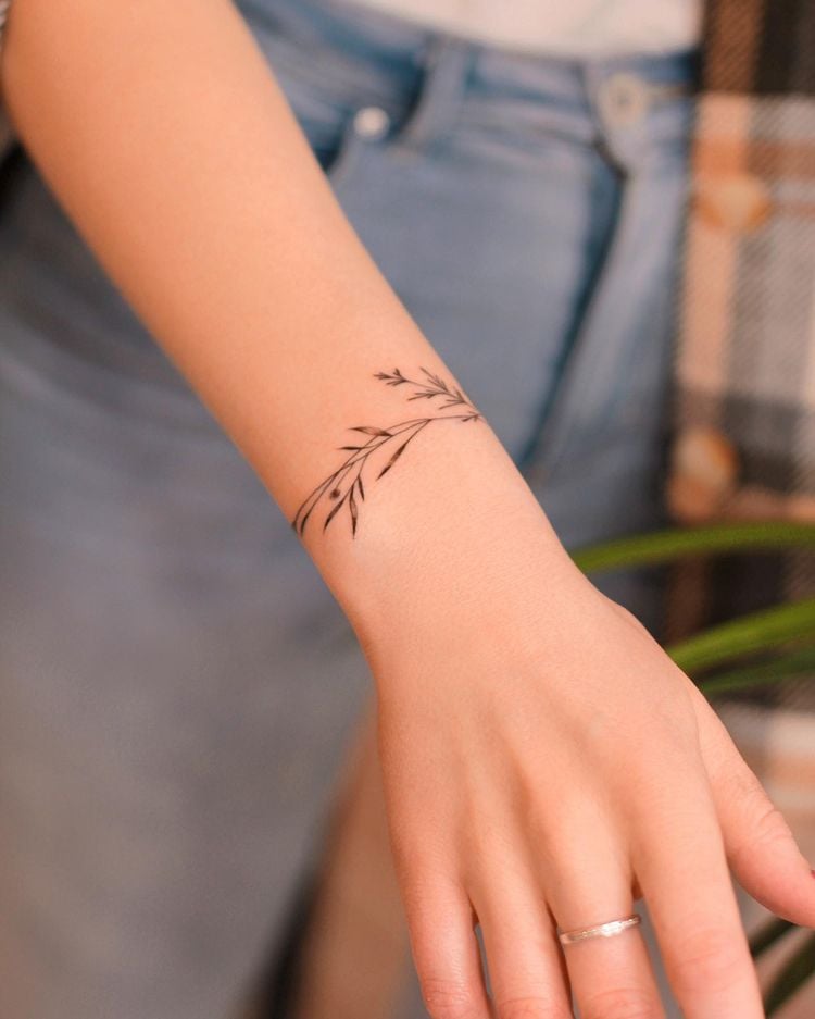 tatuagem que imita bracelete