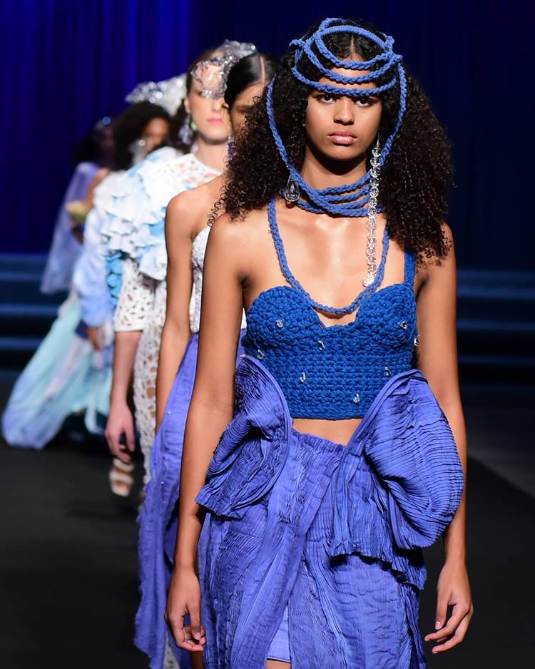 Modelos no desfile da UNIFOR no Dragon Fashion Brasil 2023