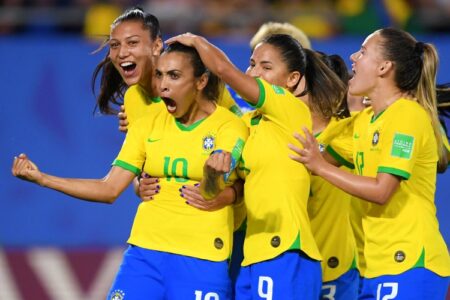 Copa do Mundo Feminina: Onde vai passar o jogo do Brasil hoje? Veja que horas começa, escalações e vote na enquete de quem ganha