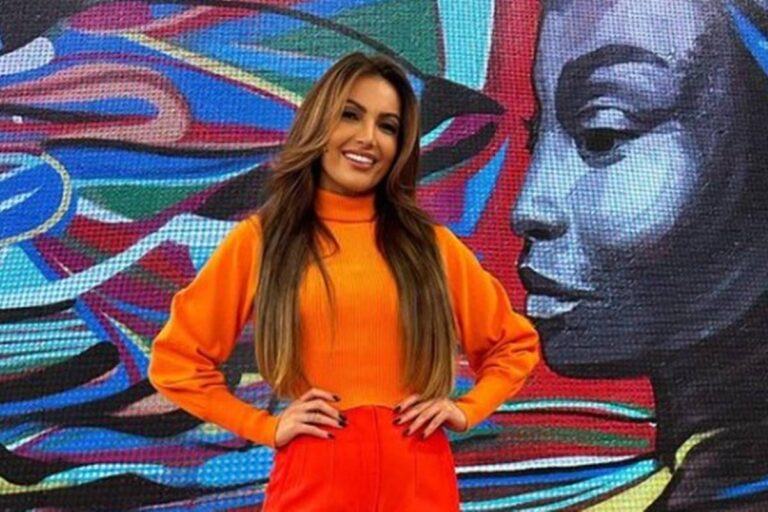 Patrícia Poeta, apresentadora no estúdio do programa Encontro