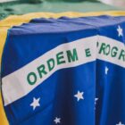 bandeira brasileira simbolizando cenário legal das criptomoedas no Brasil