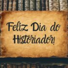 fundo de estante de livros com pergaminho que diz feliz Dia do Historiador