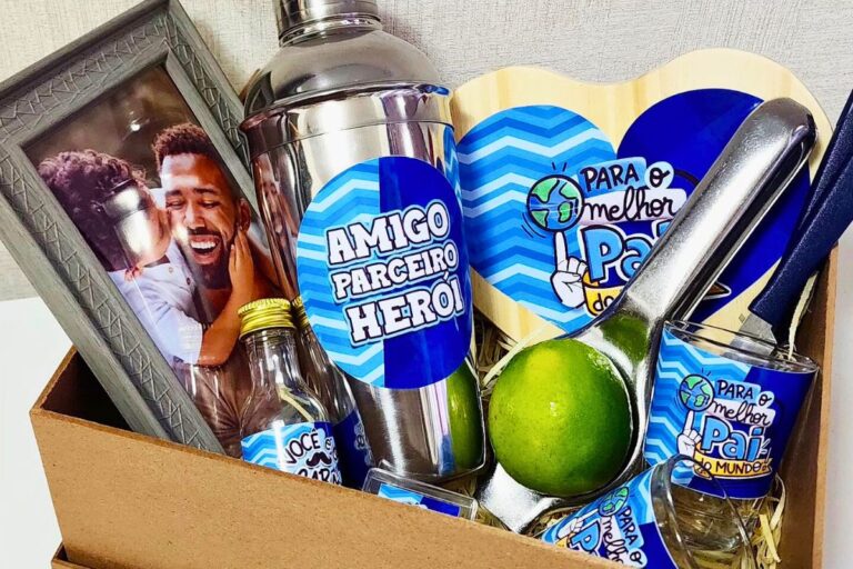 Kit caipirinha para DIa dos Pais, contendo MINI TÁBUA, 1 COQUETELEIRA, 1 ESPREMEDOR DE LIMÃO, 2 COPOS DRINKS,1 GARRAFINHA 50ML DE CACHAÇA BRANCA, 1 POTINHO De AÇUCAR, LIMÃO, PORTA RETRATO