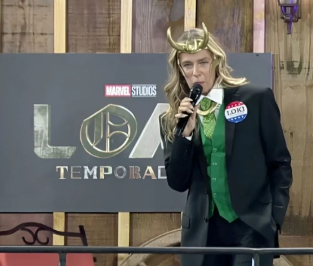 Adriane Galisteu vestida de Loki em A Fazenda 2023