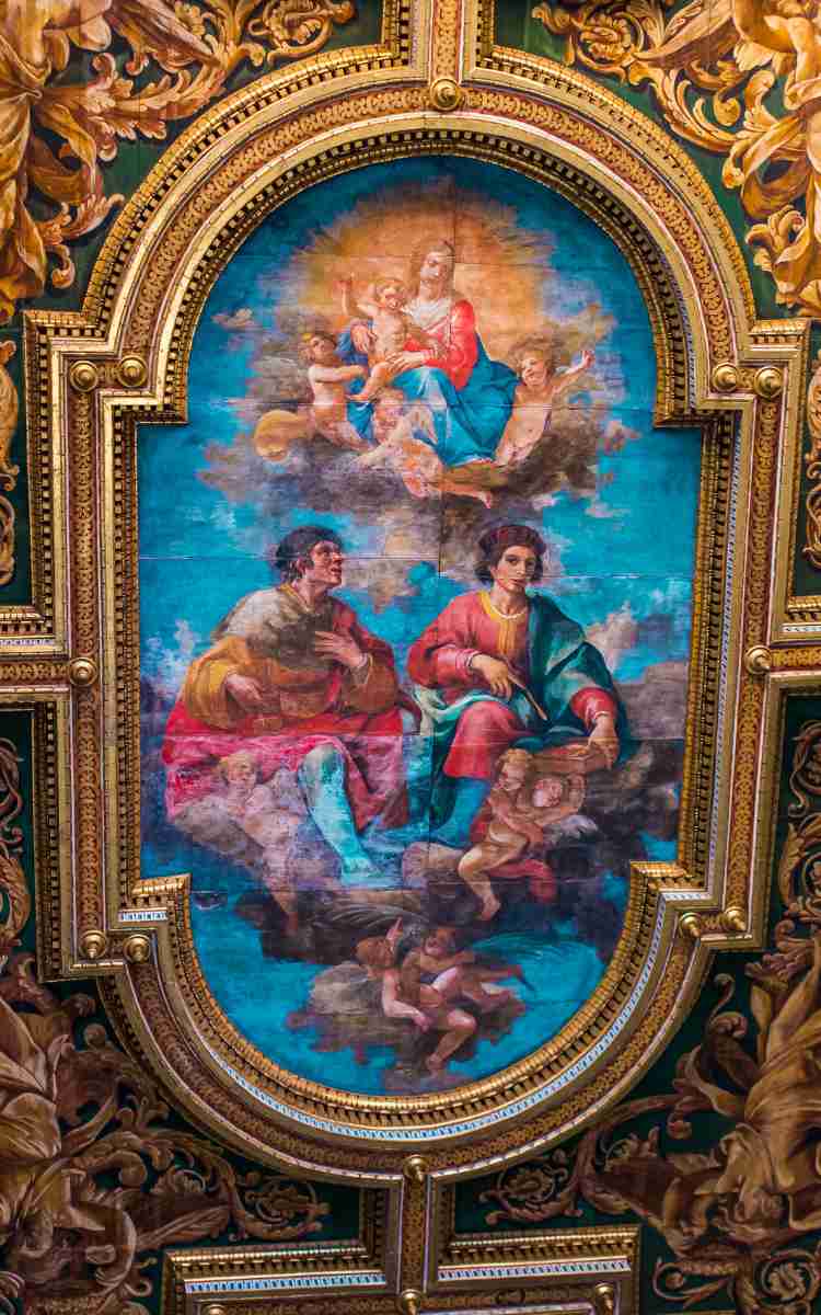 Interior da basílica de São Cosme e Damião em Roma