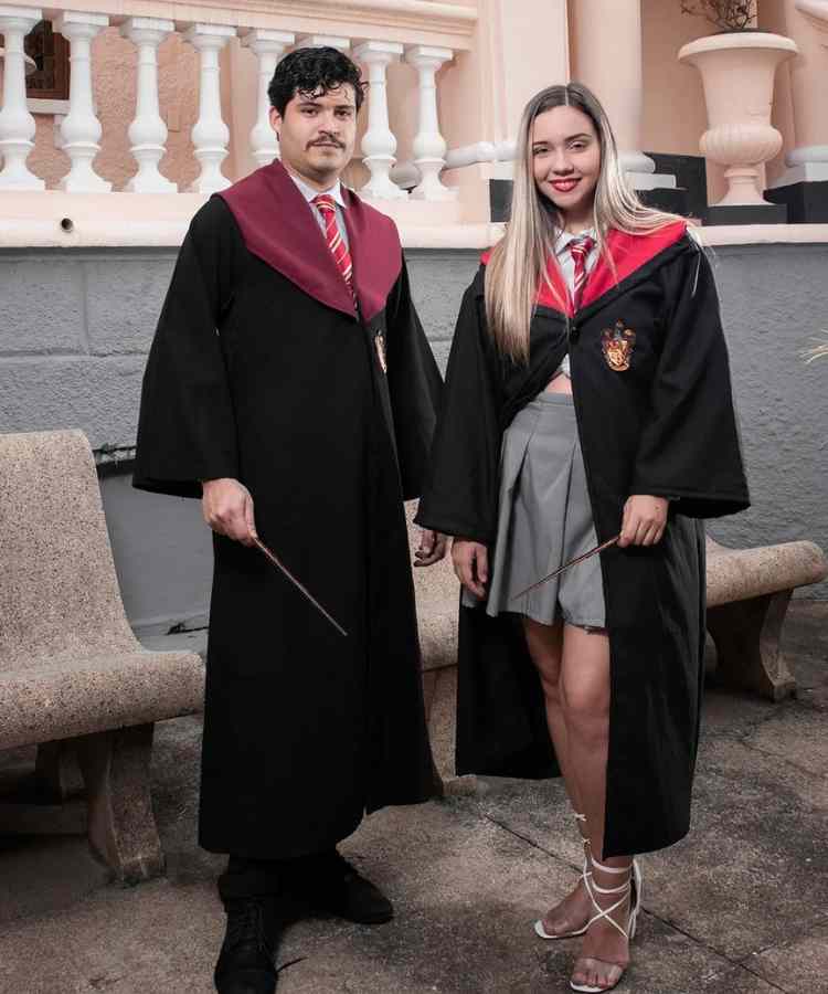 Fantasia de casal para o Halloween: Bruxos de Hogwarts, de Harry Potter