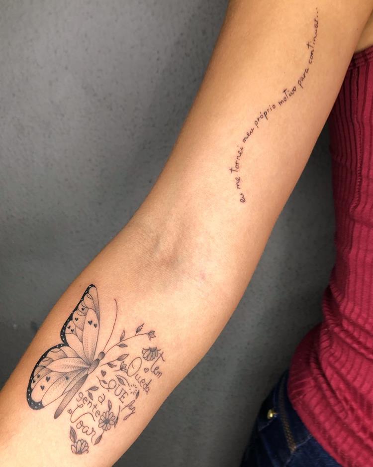 tatuagem escrita Tem queda que faz a gente voar. no braço