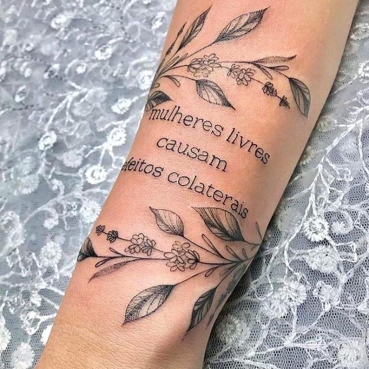 tatuagem escrita  Mulheres livres causam efeitos colaterais. no braço