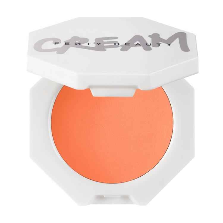 blush cremoso laranja claro em embalagem branca da fenty beauty, foto em fundo branco