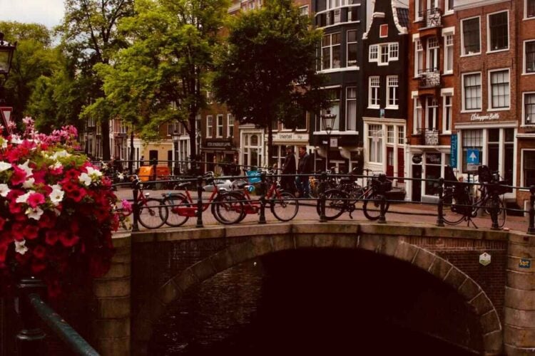 Descobrindo a Holanda: um guia de viagem completo
