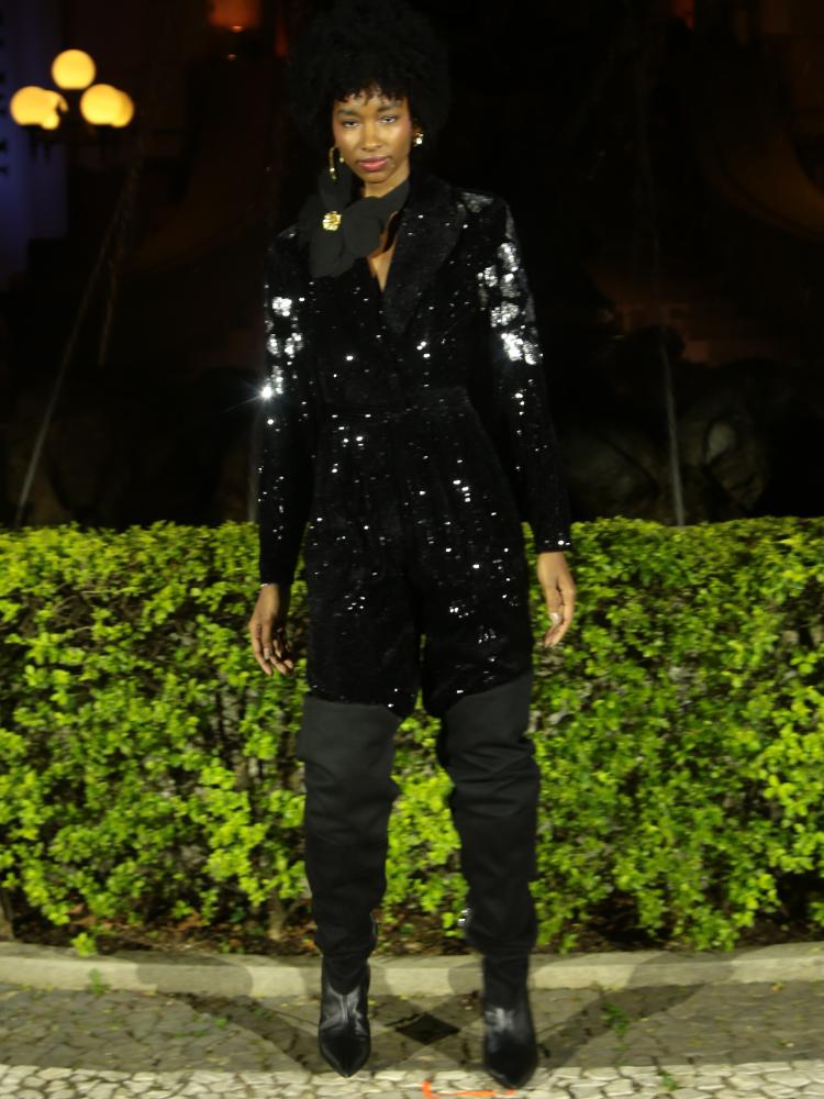 Look all-black no desfile