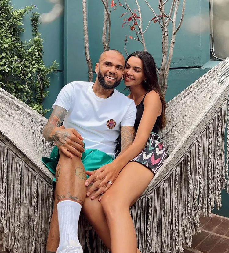 Daniel Alves e Joana Sanz teriam trocado cartas