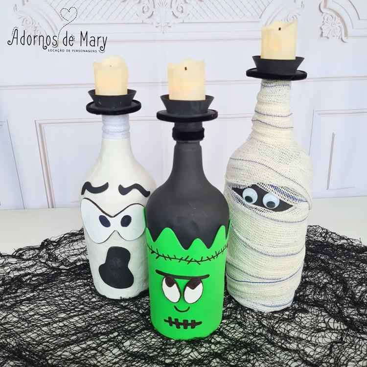 3 garrafas com decoração de halloween, fantasma, frankstein e múmia