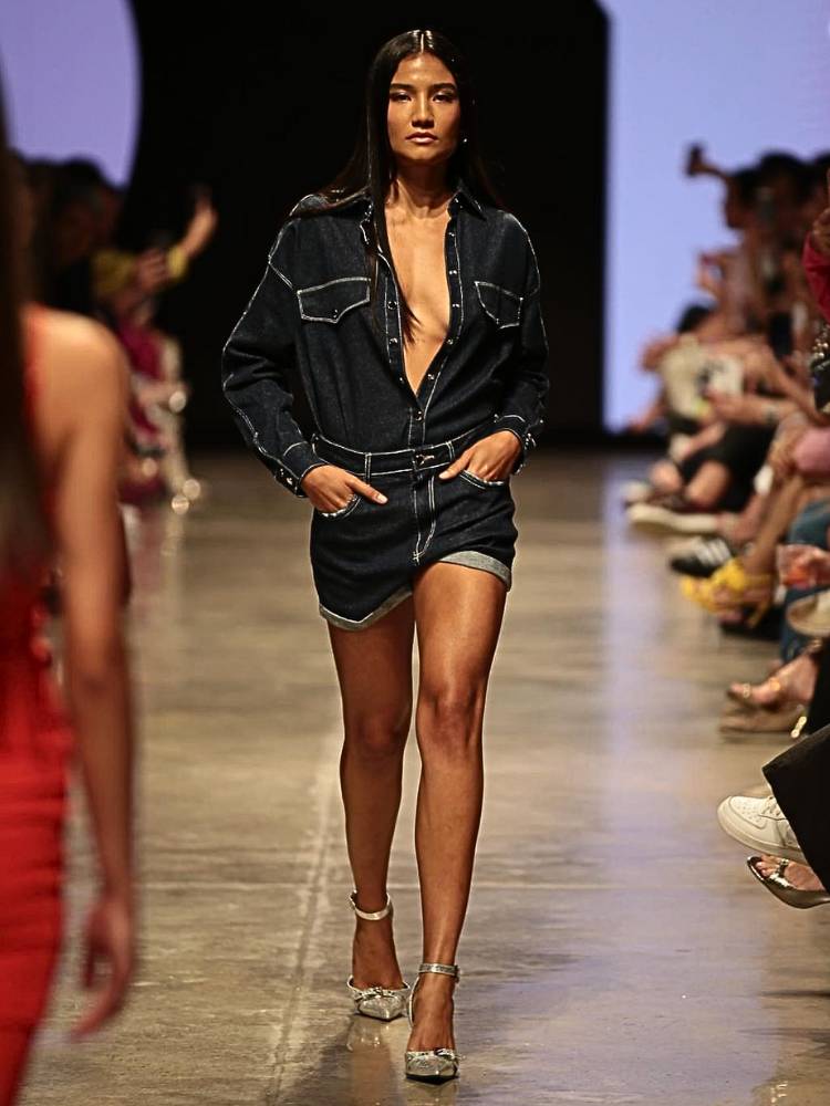 Look com macacão da Easy, no La Moda Runway