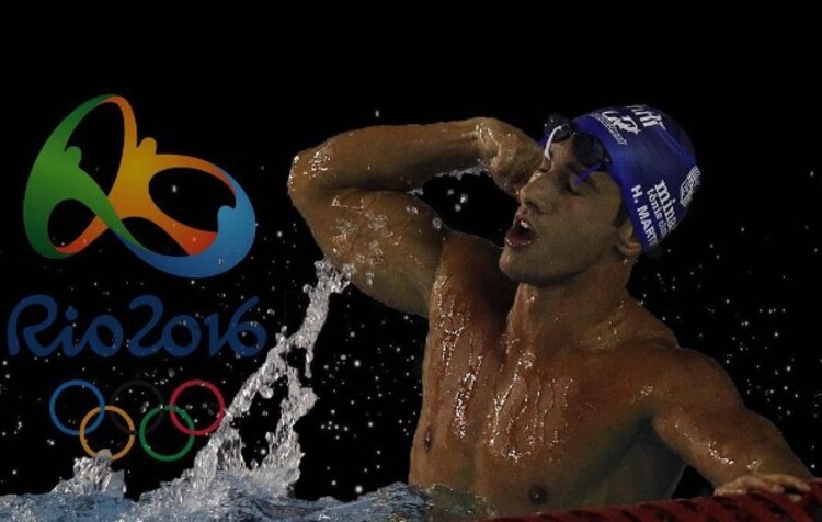 Henrique Martins comemorando na piscina durante as olimpíadas do Rio 2016