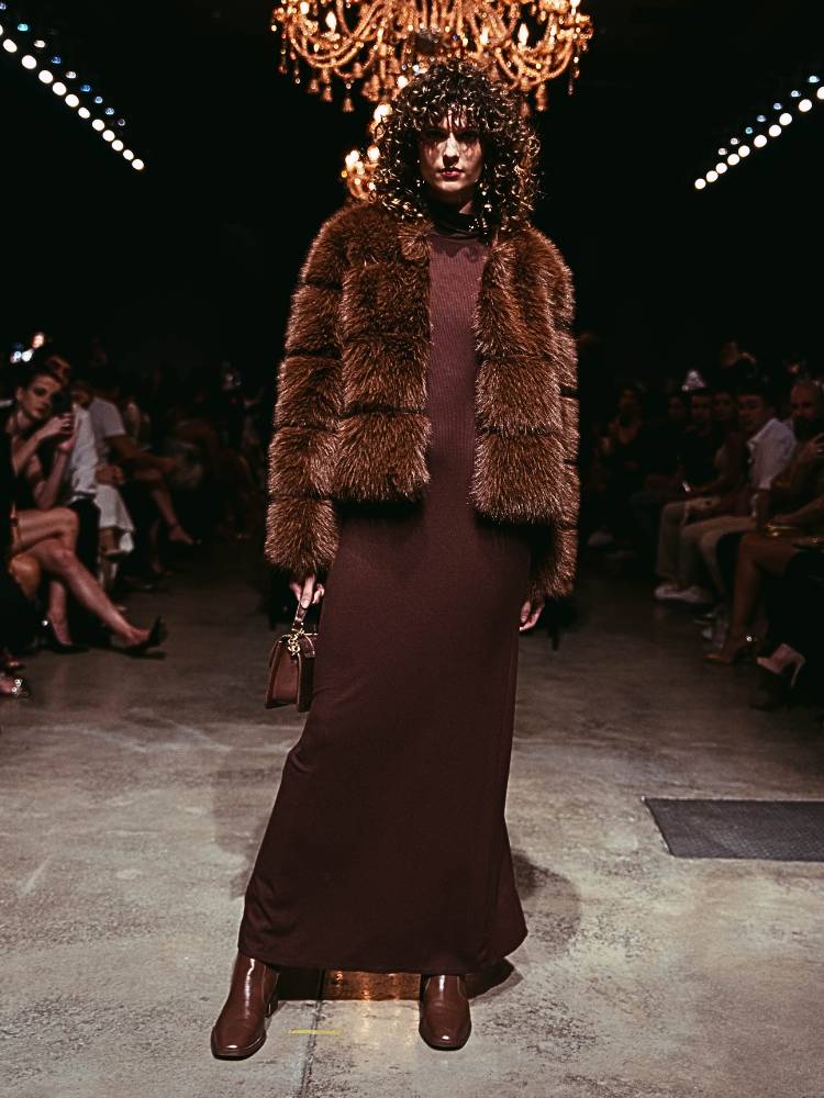 Look marrom da Lança Perfume, , no La Moda Runway