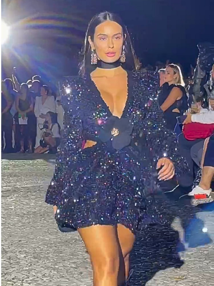 Larissa Santos no desfile da Amarante