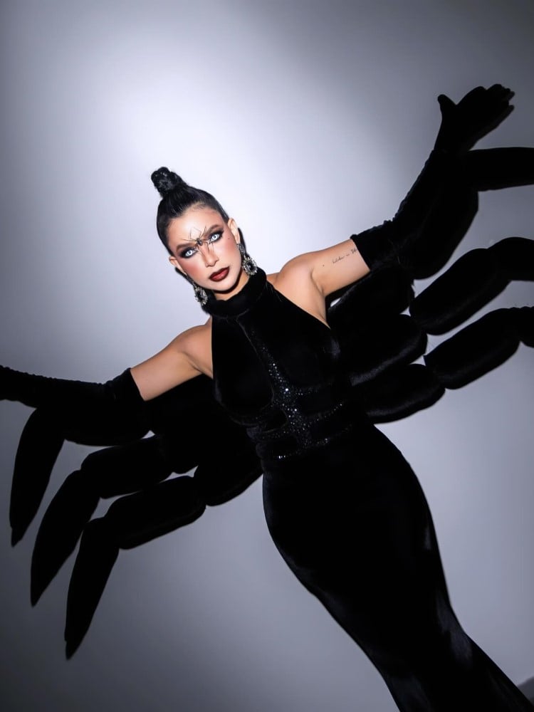 blogueira Rica de Marré fantasiada de aranha para o Halloween Sephora 2023
