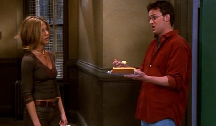 Cena de Matthew Perry (Chandler Bing) e Jennifer Aniston (Rachel Green) na 7ª temporada de "Friends"