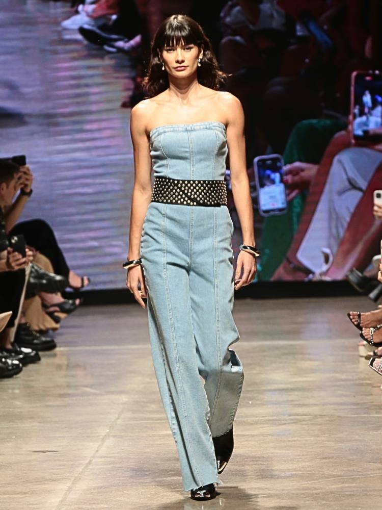 Look azul-bebê da My Favorite Things, no La Moda Runway