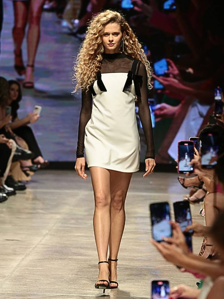 Look vestido branco da My Favorite Things, no La Moda Runway