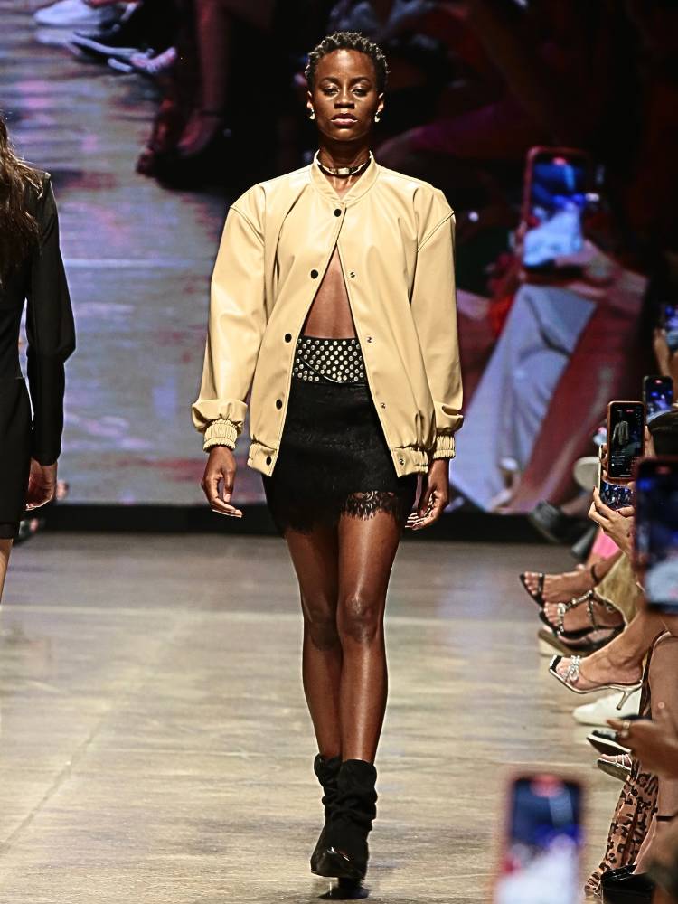Look com jaqueta da My Favorite Things, no La Moda Runway