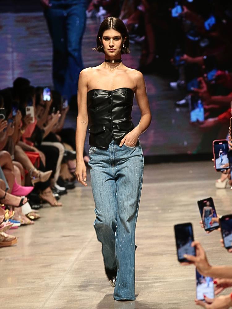 Look com top da My Favorite Things, no La Moda Runway