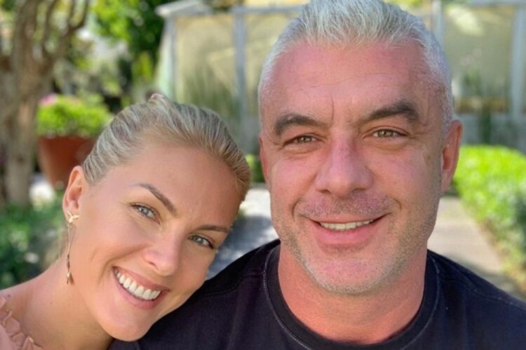 Ana Hickmann ao lado do ex-marido Alexandre Correa