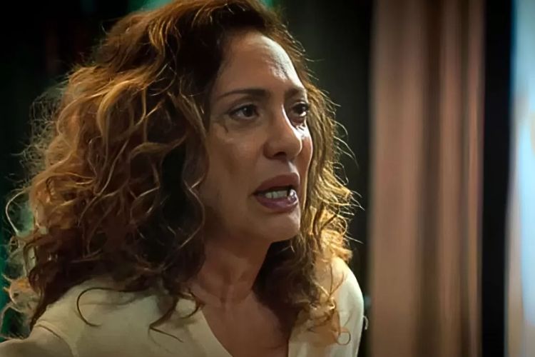 Agatha em cena da novela Terra e Paixão
