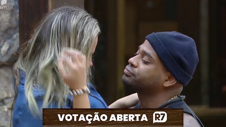 Madrugada de A Fazenda 15 tem carinho entre Cezar Black e Kally.