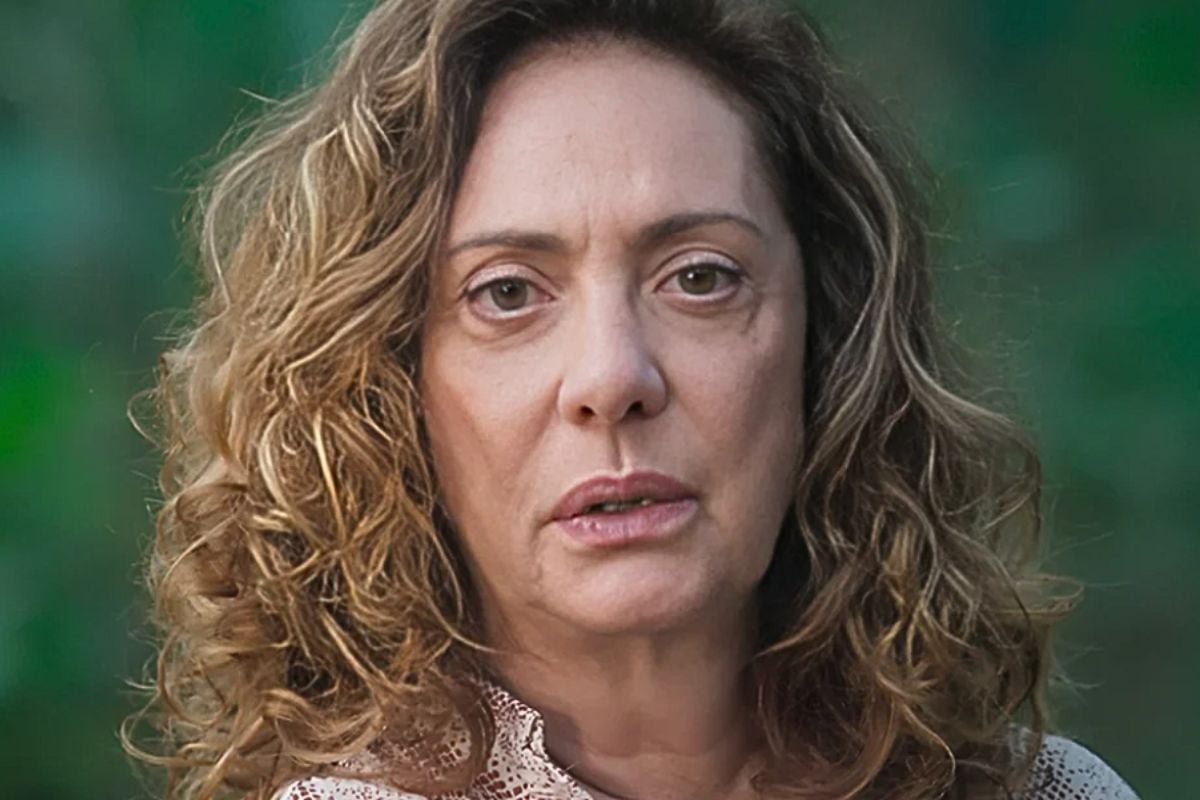 Cena de rosto da personagem Agatha na novela Terra e Paixão
