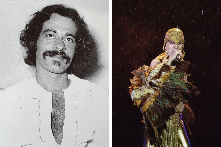 Montagem de uma foto em branco e preto de Ney Matogrosso em 1972, com cabelo comprido e bigode. A outra imagem é do cantor se apresentando no The Town em 2023, usando uma roupa com oena de pavão.