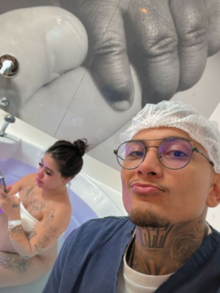 Story do Instagram mostrando a funkeira MC Mirella em trabalho de parto com Dynho Alves