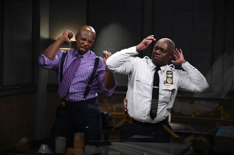 Andre Braugher e Terry Crews nos bastidores da série "Brooklyn Nine-Nine"
