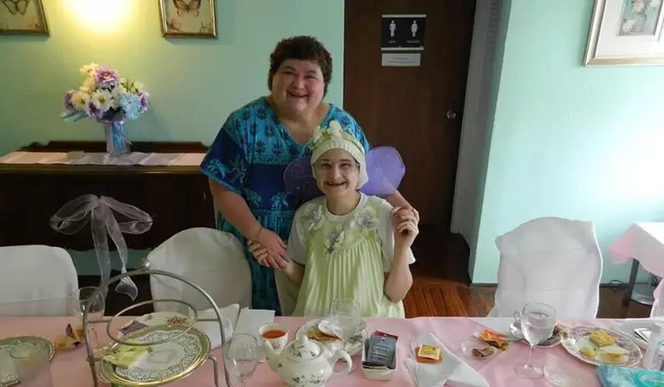 Gypsy Rose e sua mãe Dee Dee, comemorando um aniversáio