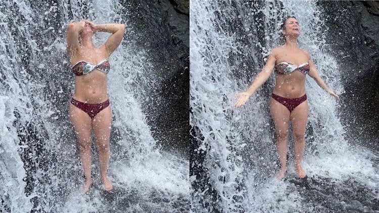 Sandra Annenberg de biquíni em cachoeira.