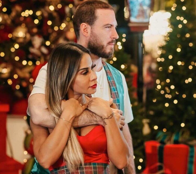 Thiago Nigro e Maira Cardi casando no civil