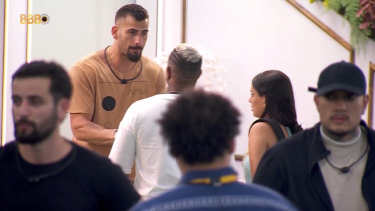 Madrugada tem Rodriguinho afirmando que não falou nada demais que comprometesse alguma reação de Pizane no jogo.