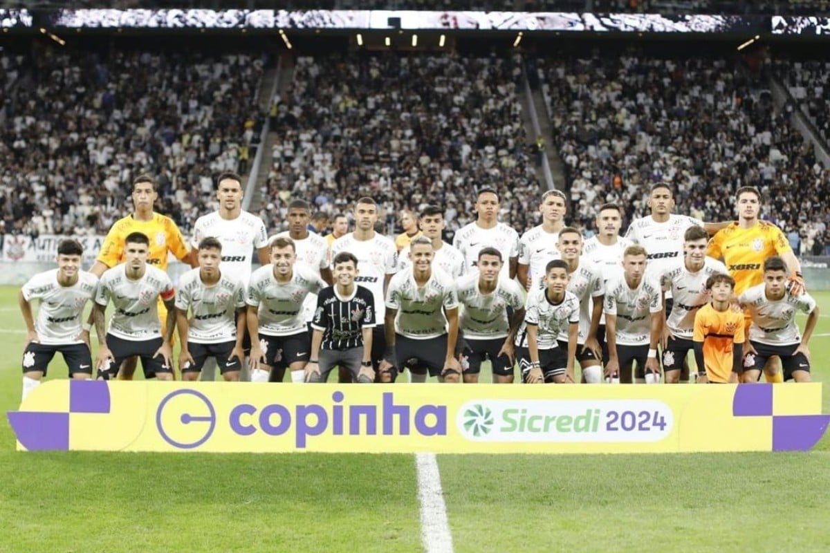Time sub-20 do Corinthians em foto oficial da Copinha pré jogo